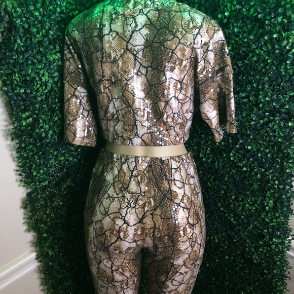 Cute women’s 2 piece short set - Picture 3 of 3